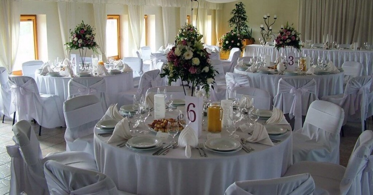 40 fős esküvő  királyi körülmények között a bikali Puchner Kastélyszállóban