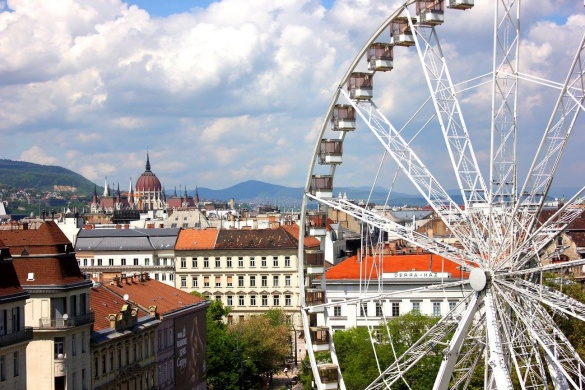 Extrém leánybúcsú program, panoráma utazás az óriáskerékkel Budapesten