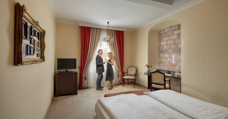 Romantikus wellness 3 éjszakára Tatán, fakultatív programokkal a Kristály Imperial Hotelben