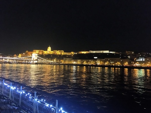 Budapesti éjszakai program, hajókirándulás élőzenével, vacsorával 22:00 órakor