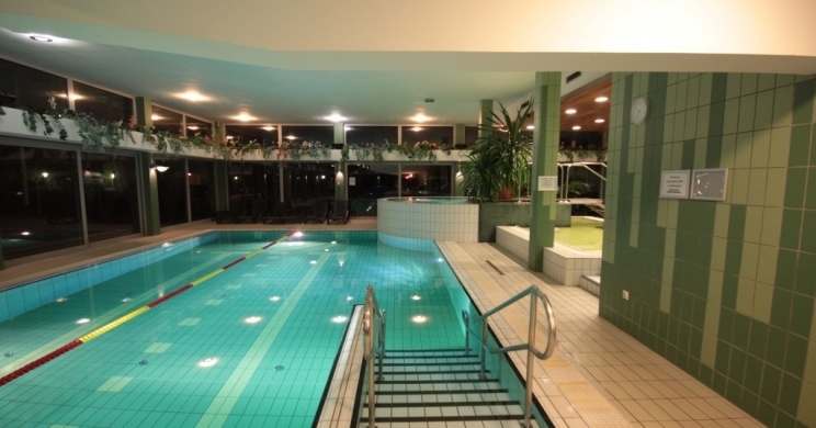 Wellness Siófokon külsős vendégeknek a tóparti Yacht Hotelben belépőjeggyel vagy bérlettel