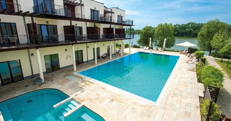 Családbarát wellness üdülés egyedülálló szülőknek a Tisza Balneum Hotelben