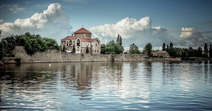 Tatai városnéző hétvége, kirándulás wellness pihenéssel a Kristály Imperial Hotelben