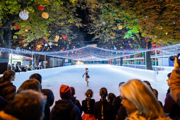 Városháza Téli Élménypark 2025. Jégfolyosó és gasztronómia a Városháza Téli Élményparkban