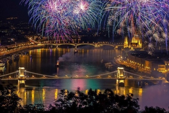 Tűzijáték Budapest 2019. Nézze velünk az év legnagyobb ...