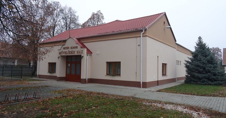 Petőfi Sándor Közösségi Színtér és Könyvtár Szigetbecse