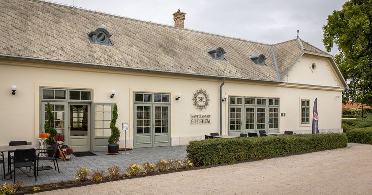  Kastélykert Étterem, Kápolnásnyék