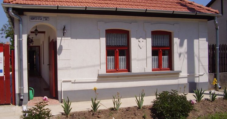 Hollókői Vendégház Abaújszántó