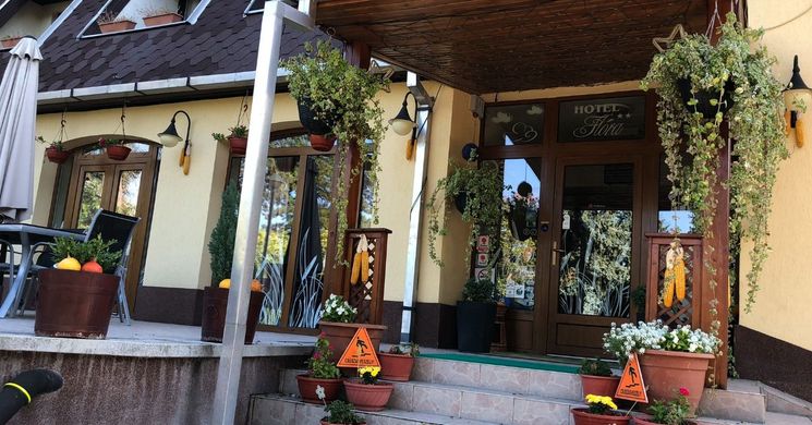 Flóra Hotel** Orosháza-Gyopárosfürdő