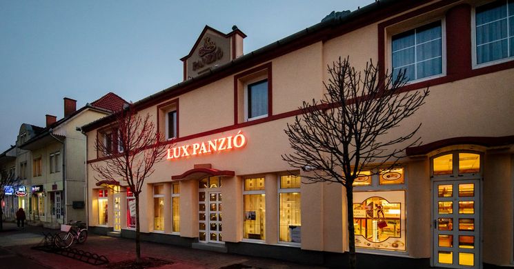 Lux Panzió Szarvas
