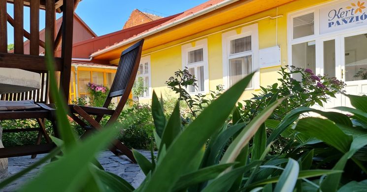Kert Panzió Sárospatak