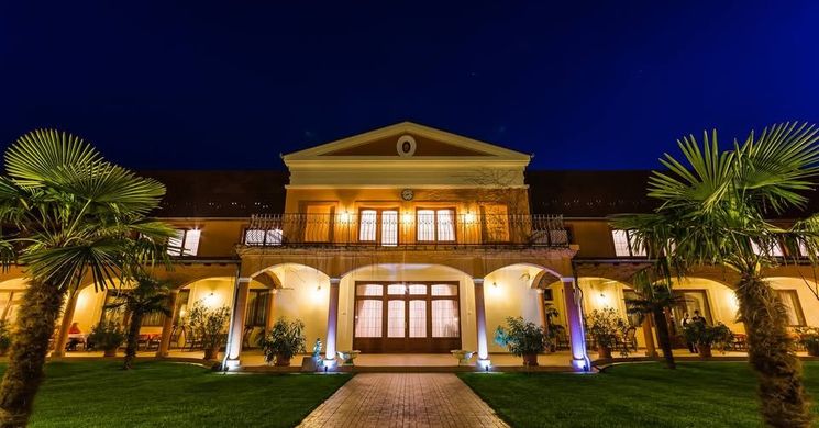 Vinum Hotel Wellness és Konferencia**** Kiskőrös