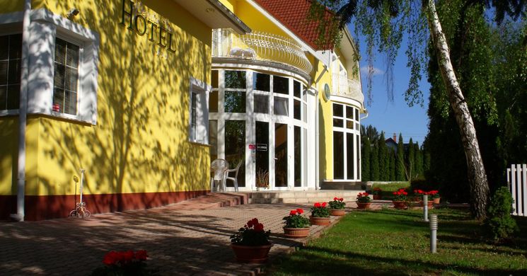 Penta Lux Hotel és Apartman Tata