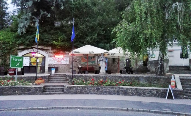 Taverna Halsütő és Pinceborozó