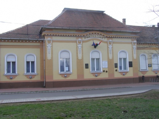 Városi Könyvtár Jászárokszállás