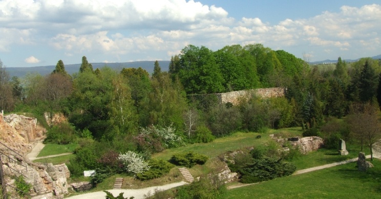 ELTE Tatai Geológus Kert – Természetvédelmi Terület és Szabadtéri Geológiai Múzeum