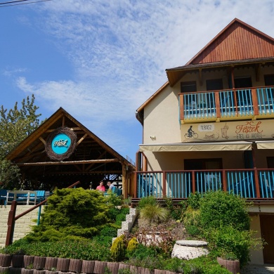 Fészek Étel és Hotel Zánka