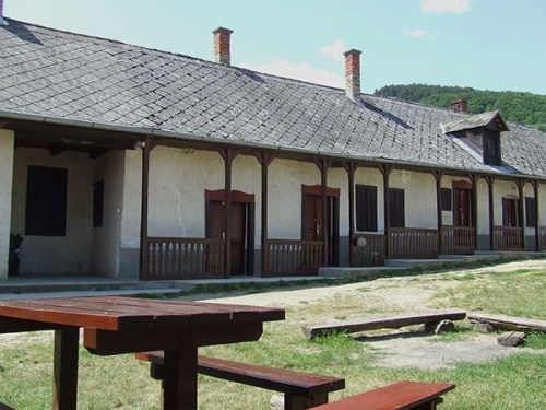 Öreg Bence Turistaház és Erdei Iskola