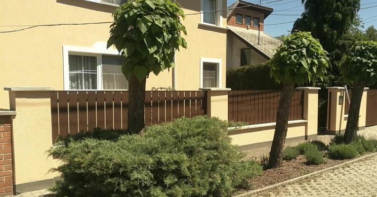 Fahatású kerítéselemek: az időtlen elegancia kompromisszumok nélkül