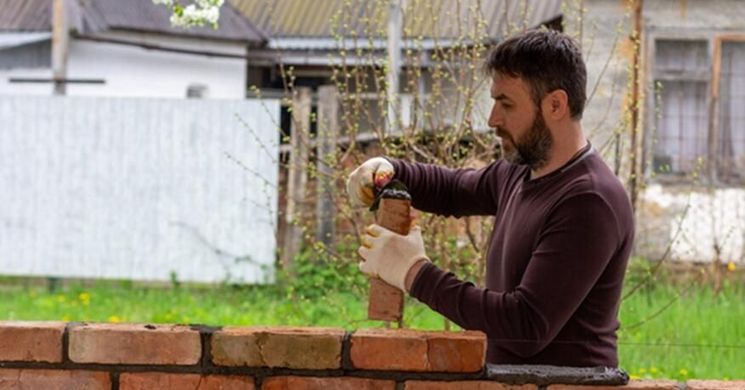 Hogyan kell falazni kis méretű téglával?