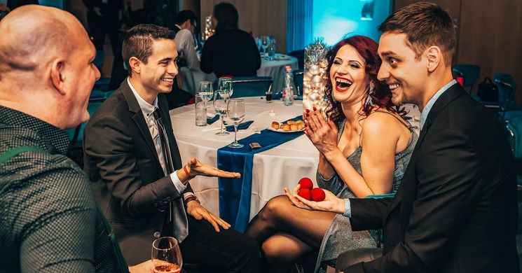 Az élményalapú esküvők kora: miért lett új kedvenc a bűvész?