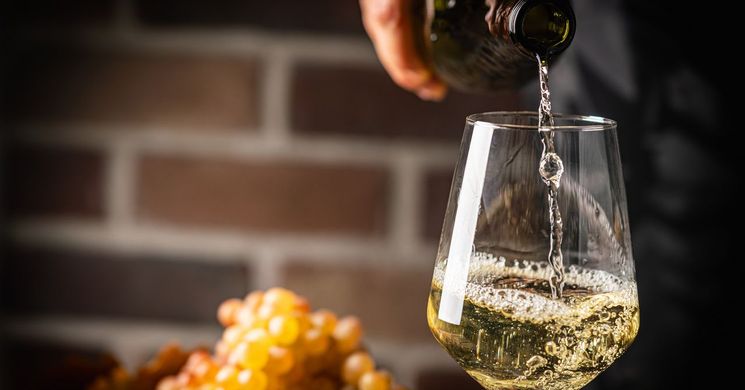 A tavasz első hírnöke a pohárban: Miért nem tudjuk megunni az irsai olivér frissességét minden szezonban?