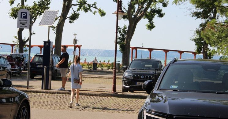 2026-ban sem változnak a parkolási időszakok és díjtételek Siófokon
