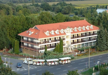 Hotel Forrás szálloda közvetlenül a Zalakarosi Fürdő szomszédságában