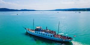 Balatonboglári gyerekhajó 2025. Izgalmas programokkal gyerekhajók indulnak a hajókikötőből