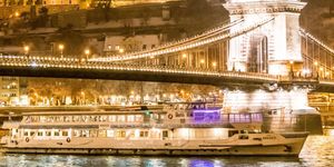 Esti városnéző sétahajózás Budapest 2025. Szerdától vasárnapig városnéző hajók indulnak a Batthyány térről