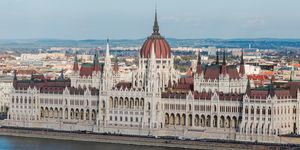 Emlékhelyek Napja 2025 Budapest. Különleges, tematikus séták az Országházban és a Kossuth téren