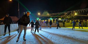 Korcsolyázás minden nap 2026. február 6-ig