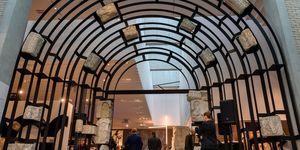 Az ország trónusa, a Magyar Királyság egykori koronázó templomának fennmaradt kőfaragvány töredékei 
