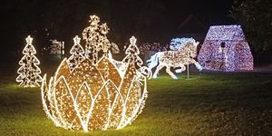 Fénykiállítás Zalaegerszeg 2025. Varázslatos fényfalu séta a Göcseji Falumúzeumban