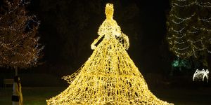 Fénykiállítás Gödöllő 2025. Séta Erzsébet királyné fénykertjében a Grassalkovich-kastélyban