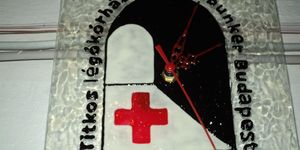 Múzeumi csapatépítő program Budapesten különleges helyszínen, a Sziklakórház Atombunker Múzeumban