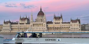 Hajós programok Budapest 2025. Sétahajók, hop-on városnéző hajók. vacsorahajók, gyerekhajók