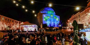 Pécsi Adventi Vásár 2025. Kézműves- és Mesevásár a Széchenyi téren