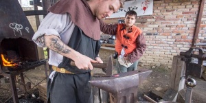 Téli élmények 2019. Jöjj és lépj be a középkor világába minden szombaton a bikali Élménybirtokon! Téli élmények 2019. Jöjj és lépj be a középkor világába minden szombaton a bikali Élménybirtokon!