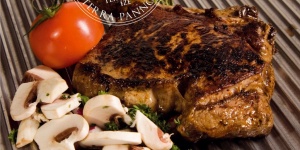 Kemencés ételek és BBQ Balatonfenyvesen a Hubertus Hof Landhotel Minőségi Díjas éttermében Kemencés ételek és BBQ Balatonfenyvesen a Hubertus Hof Landhotel Minőségi Díjas éttermében