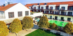 Bor és csokoládé kóstoló, gasztro kalandtúra Tiszafüreden, a Balneum Wellness Hotelben Bor és csokoládé kóstoló, gasztro kalandtúra Tiszafüreden, a Balneum Wellness Hotelben