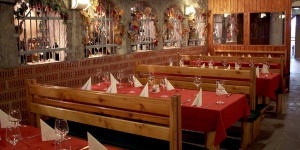 Szilveszteri pincebuli a Kaptárkő Rendezvénypincében, szállással a Hunguest Hotel Flórában Szilveszteri pincebuli a Kaptárkő Rendezvénypincében, szállással a Hunguest Hotel Flórában