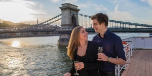 Tűzijáték Budapest 2019. Nézze velünk az év legnagyobb tűzijáték parádéját augusztus 20-án! Tűzijáték Budapest 2019. Nézze velünk az év legnagyobb tűzijáték parádéját augusztus 20-án!