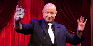 Bűvész show Budapest 2018. Óévi varázslatok az UP Újpesti Rendezvénytérben Bűvész show Budapest 2018. Óévi varázslatok az UP Újpesti Rendezvénytérben