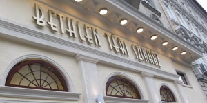 Bethlen Téri Színház műsora 2024. Előadások és online jegyvásárlás