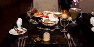 Borvacsora szállással Budapesten, gourmet csomag a Continental Hotelben Borvacsora szállással Budapesten, gourmet csomag a Continental Hotelben