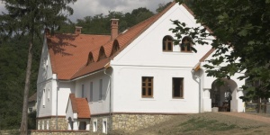 Családi üdülés a Bakonyban, a Sobri Jóska Kalandpark melletti Iglauer Parkban Családi üdülés a Bakonyban, a Sobri Jóska Kalandpark melletti Iglauer Parkban