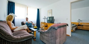 Mozgáskorlátozott balatoni nyaralás, üdülés kerekesszékes apartmanokban, vízparti szállodában Mozgáskorlátozott balatoni nyaralás, üdülés kerekesszékes apartmanokban, vízparti szállodában