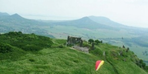 Csobánc vártúra, romantikus történelmi séta a várfalak között