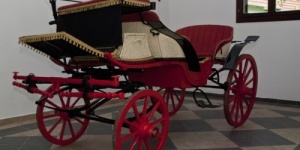 Kocsimúzeum Sümegen, hintó -és kocsikiállítás a Sümegi Várban